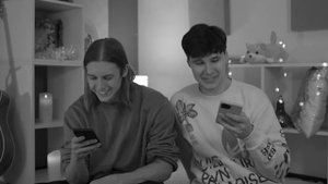 ЧИТАЕМ ФАНФИКИ ПРО НАС