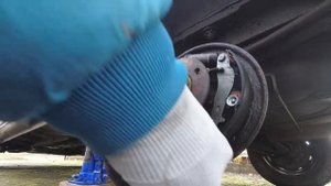 КАК САМОМУ СНЯТЬ ТОРМОЗНОЙ БАРАБАН Renault Kangoo 1998-2008