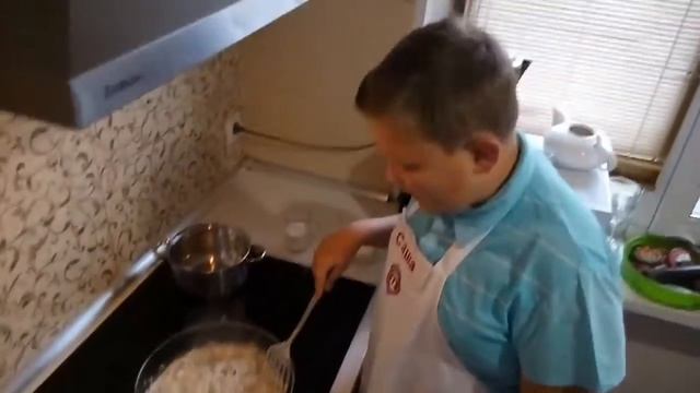 Картофельные и тыквенные крокеты с моцареллой, грибным соусом и томатным майонезом смотреть онлайн