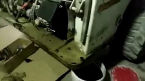 Где сливается масло BOBCAT S770hf