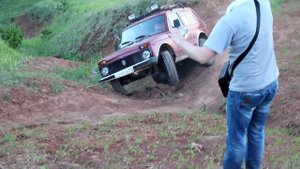 Subaru Forester1 VS Нивы по горам