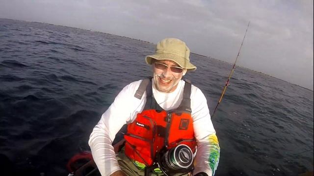 Большой тунец пойман с кайака. Huge blackfin tuna caught from a ten feet kayak in the ocean. смотреть онлайн