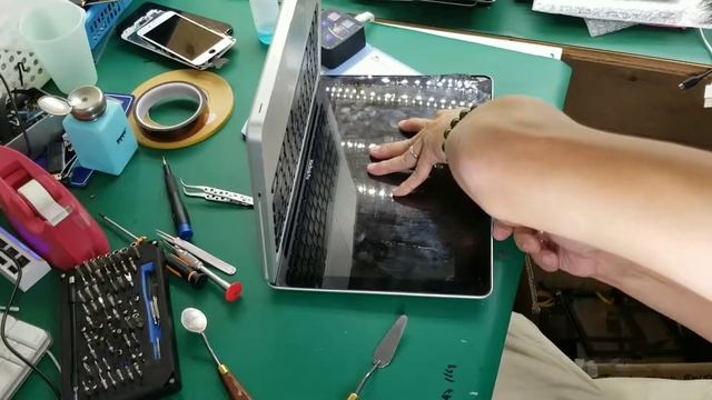 MacBook Pro 2011 LCD front glass replace смотреть онлайн