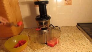 Арбузный сок в шнековой соковыжималке HUROM HE DBF-04