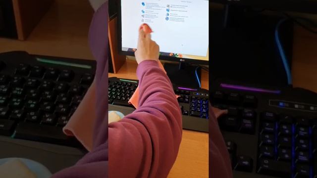 Как очистить монитор от пасты шариковой ручки... смотреть онлайн