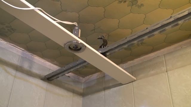 Подвесной потолок в ванной