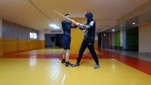 Как защититься от удара палкой.