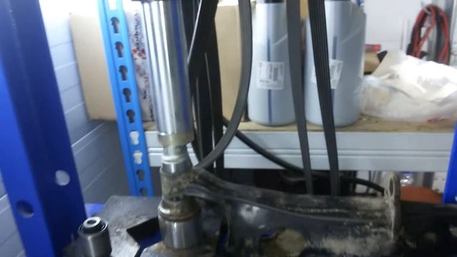 Subaru Forester 2013. Замена малого сайлентблока переднего рычага. смотреть онлайн