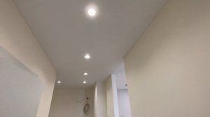 Тканевые натяжные потолки со скрытыми карнизами М-6 и магнитными трековыми системами.