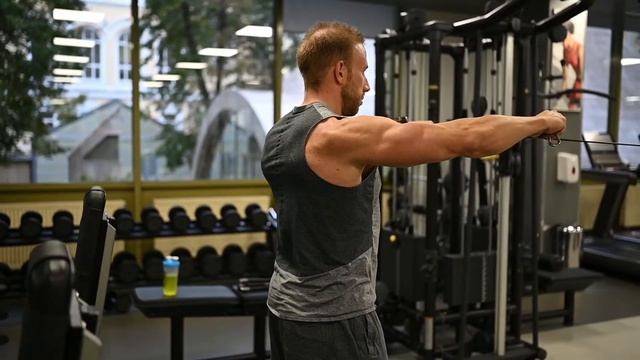 Отведения рук в кроссовере на задние дельты смотреть онлайн