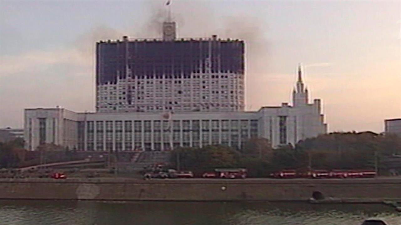 Смотрите вечером на Первом канале документальный фильм "1993. Осень в огне"