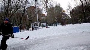 на катке в детском парке.