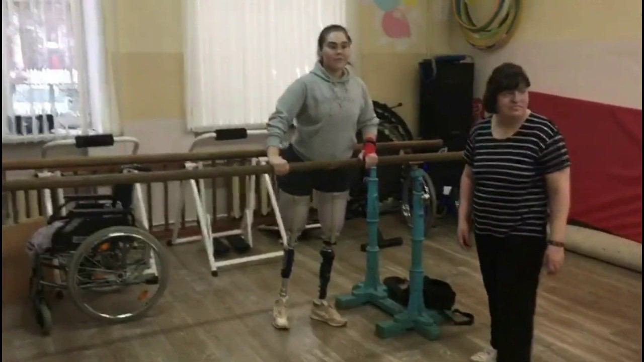Танец на двух протезах бедра.