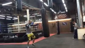 Бокс, работа на мешке 15 раунд.