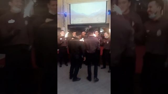 Вот как отмечают день рождения в ресторане манреса коллектив смотреть онлайн