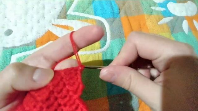 Вязаная новогодняя шапочка для игрушки амигуруми кролика