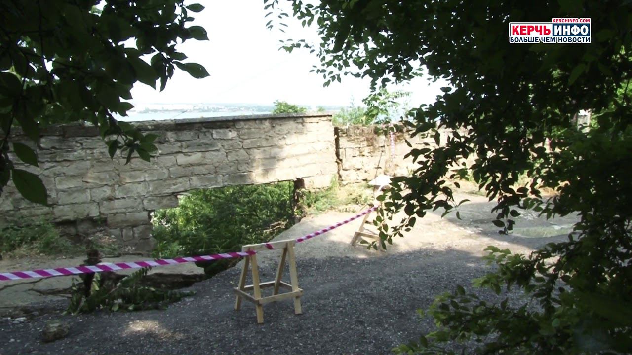 Последствия утреннего ливня: масштабное обрушение грунта на Митридате смотреть онлайн