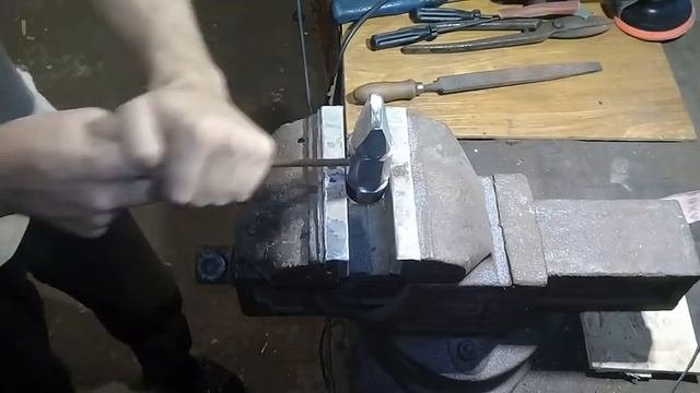 Реставрация старого молотка с круглым бойком