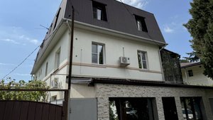 Сдаётся посуточно этаж под ключ в центре 2 комнаты с кухней - 5 мин до моря Геленджик