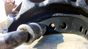 Замена ведущего колеса (звезды) на экскаваторе