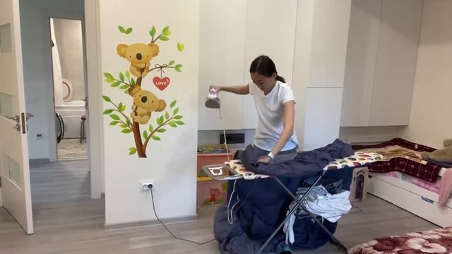ГЛАЖУ ПОСТЕЛЬНОЕ БЕЛЬЁ?ОДЕВАЮ БОРТИКИ НА КРОВАТКУ смотреть онлайн