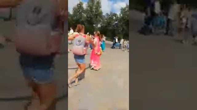 Индийский танцы в России смотреть онлайн