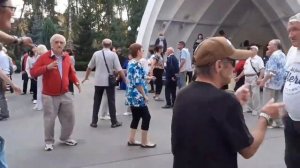 НАЛЕЙТЕ ШАМПАНСКОГО, Я ВЫПЬЮ ДО ДНА! СЧАСТЛИВЫЕ МОМЕНТЫ ИЗ ПАРКА ГОРЬКОГО ХАРЬКОВ.mp4