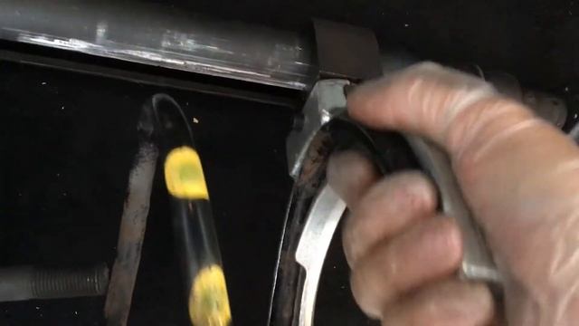 Mercedes W203/S203 front shocks replacement смотреть онлайн