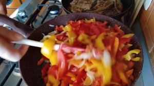 Жаренная печень с овощами. Попробуйте это очень вкусно!