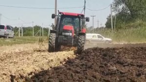 4 корпусной оборотный плуг UNLU в паре с трактором Case IH 140 MAXXUM (140 л.с.). Тимашевский район
