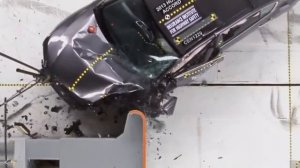 Краш Тест Хонда Аккорд 2013 Honda Accord 4 door small overlap IIHS crash test