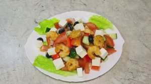 Греческий салат с креветками - необычная, но не менее вкусная интерпретация классического салата