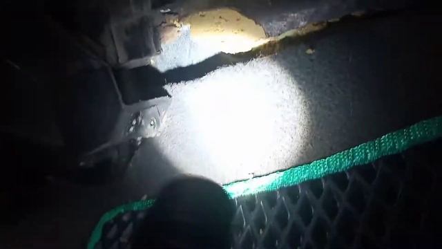 Откуда вода в салоне при работающем кондиционере.