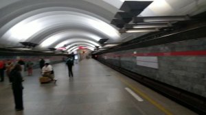 Старый ЕМ-502 и новый 81-723.1 на станции "Площадь Мужества".mp4