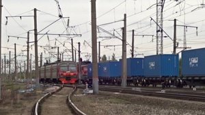 Электропоезд ЭД9М-0194 отправляется со станции Игумново