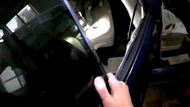 Как снять обшивку двери со снятием стёкол Mitsubishi Pajero 4 ➤ Пошаговое руководство смотреть онлайн