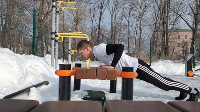 Тренировка на свежем воздухе зимой.