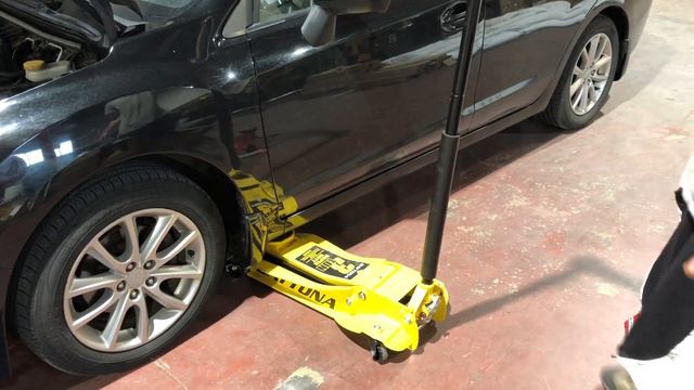 Subaru Impreza 2L Oil Change 2012-2014 смотреть онлайн