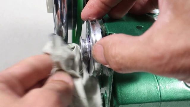 Насечка на шкиве от проскальзывания ремня.