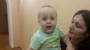 Малыш чихает