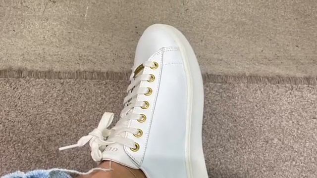 Покупка обуви Guess. Куда смотрит контроль качества? #GuessReviews, #guessshoes, #GuessPrague смотреть онлайн