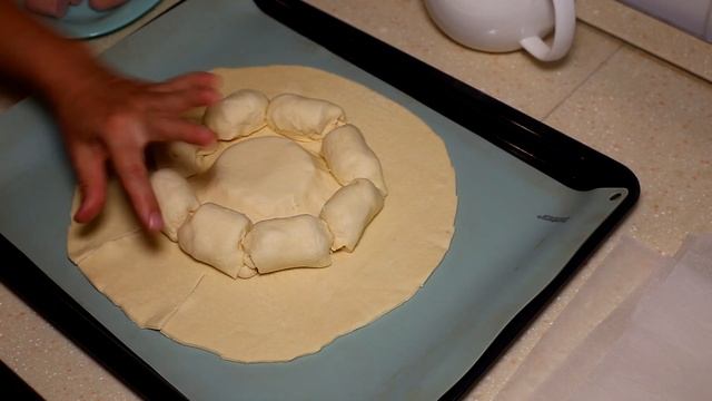 Необычный отрывной пирог за считанные минуты. Все будут в восторге от начинки.