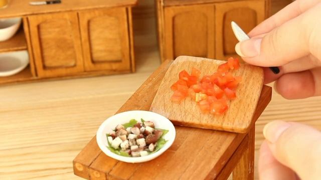 НАСТОЯЩАЯ МИНИ ЕДА ? ДЛЯ КУКОЛ | МИНИАТЮРНЫЙ САЛАТ С ФАСОЛЬЮ | Миниатюра #19