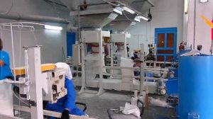 Фасовка сахара в мешки на предприятии ГК "Доминант"