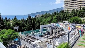 Люди в халатах. Отдых в Ялта-Интурист, обзор бассейнов и территории