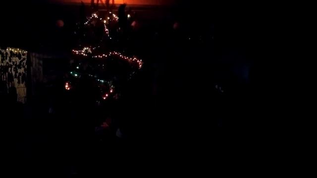 Танец девочек 11 классов на Новый год смотреть онлайн