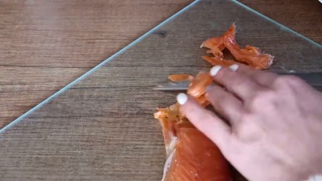ЗЕЛЁНЫЙ САЛАТ с КОПЧЁНОЙ ФОРЕЛЬЮ без МАЙОНЕЗА #салатбезмайонеза #салатсфорелью Julia's recipes