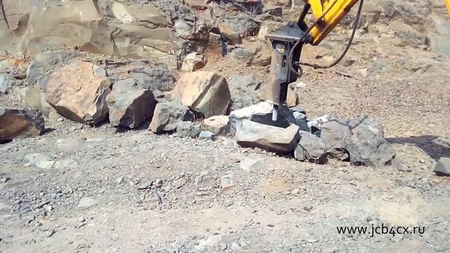 Гидромолот на экскаваторе-погрузчике