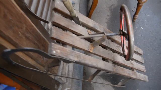 Антикварные детские санки с поворотным механизмом. смотреть онлайн
