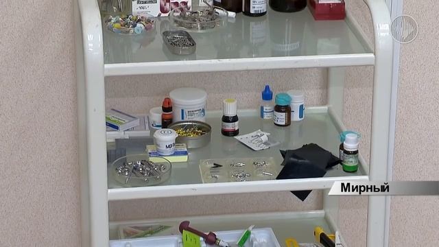 В городской стоматологической поликлинике большие очереди на услугу протезирования